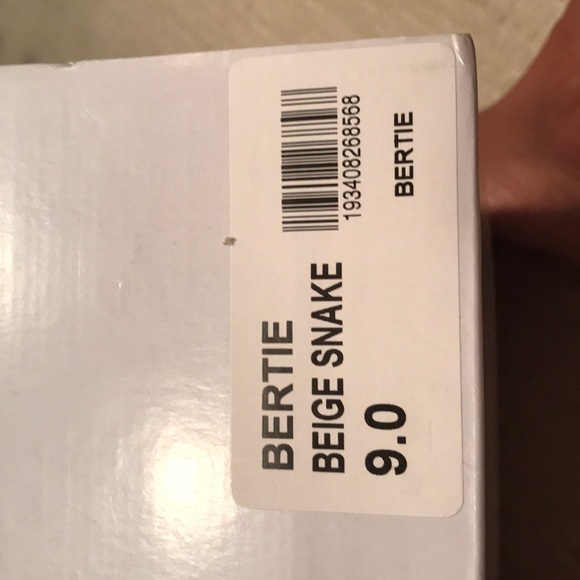 Snake print sneakers - Picture 2 of 6